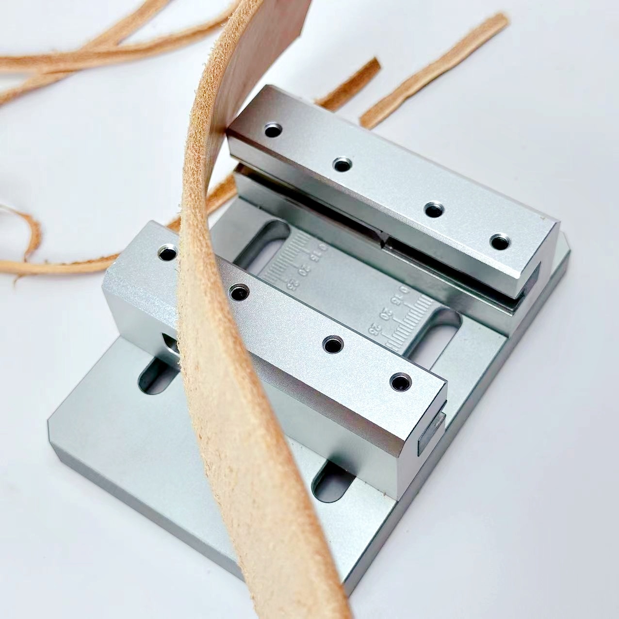 Maszyna do przycinania krawędz – Leatherwork Tools recenzja i cena