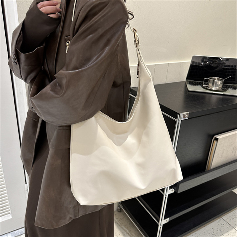 Elegancka czarna skórzana tore – Leather Work Outfit recenzja i cena